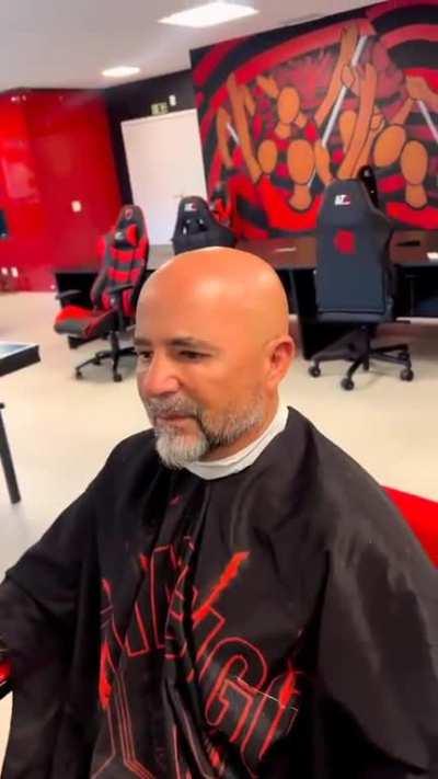 Sampaoli corta cabelo para a estreia pelo Flamengo