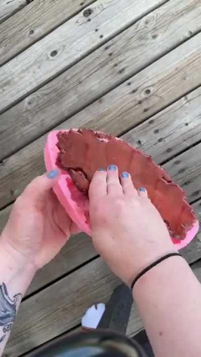 Demolding spooky resin art