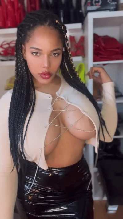 Cum and be kinky with me on my OnlyFans. It's FREE! 🥰 (links in comments below)