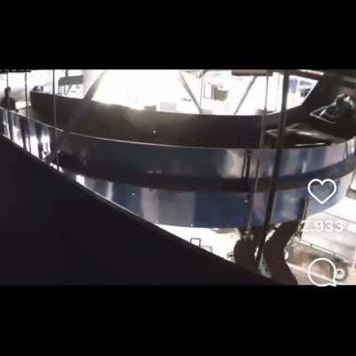 Una versión superior del video del niño del aeropuerto (por favor no ignorar la música esta vez)