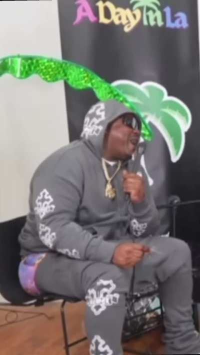 Rich Grinder strikes again now he’s Rich perv😭 keep yo hands to yo self boi