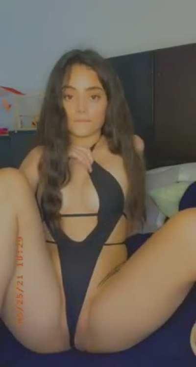 $3 dollars gets you a demo videocall with me and you can watch all my content when you sub to my onlyfans ⭐️