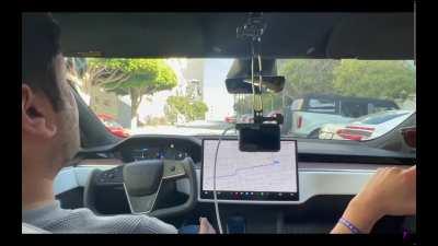 3 Tesla fans compare a Waymo robotaxi to Tesla's 