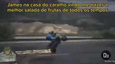 JAMES!!! Eu quero uma salada de frultaix!!!!