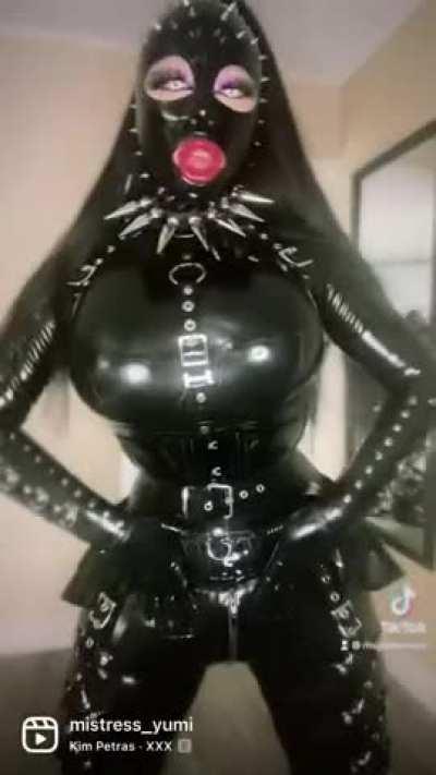 Mistress Yumi, heavy rubber