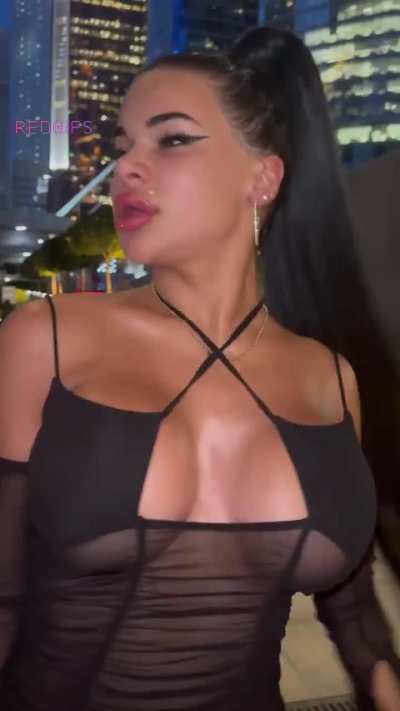 Do I look good in my outfit? [f21]