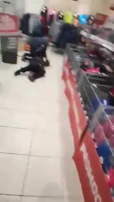 People refused to wear masks at mall and the situation escalated quickly