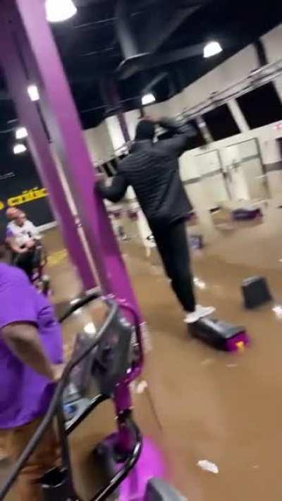 Planet Fitness finally got a swimming pool.