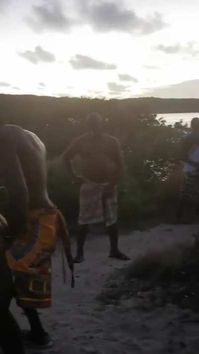 French MILF having the best vacation of her life in Africa🤭🥖