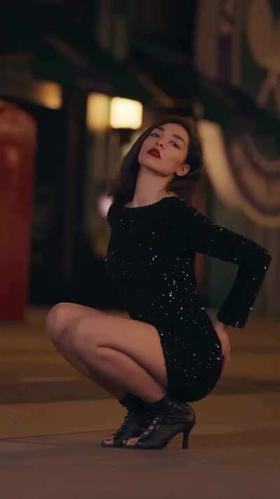 Cute Hani in LBD walks catwalk down Bond Street 🖤