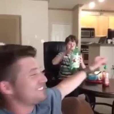 To throw a bottle away