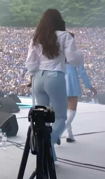 Tzuyu (featuring Jihyo)