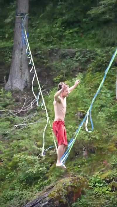 Amazing DWS (Deel water solo) Slacklining (source link in description)