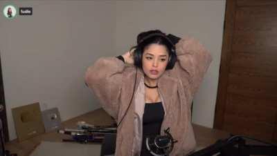 she’s so damn fine 😭