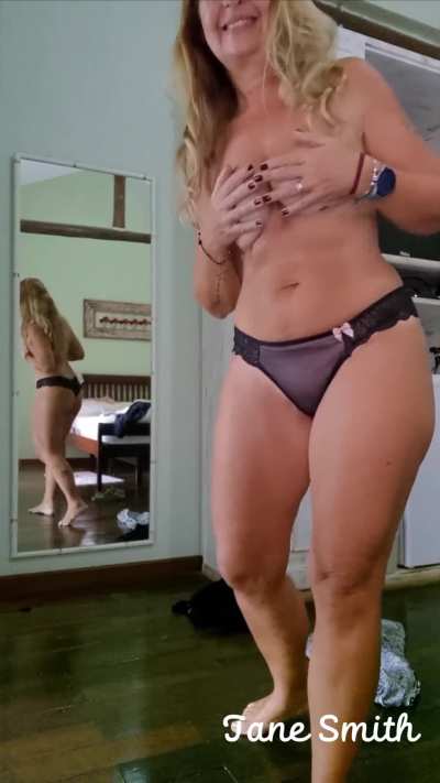 Today is my birthday but the gift it's for you!! Wish a wonderful day like mine!! (53y)