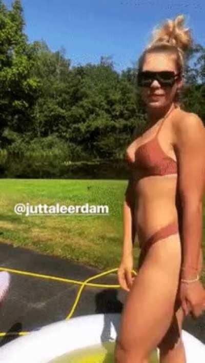 Jutta in bikini