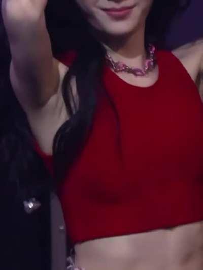 ITZY - Chaeryeong's smooth, foldy armpits
