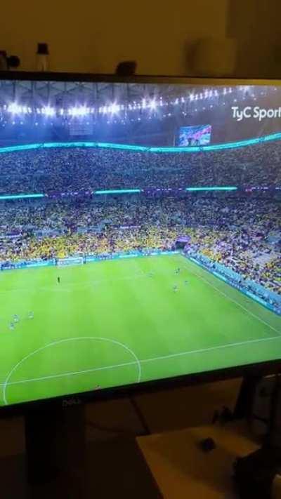 Argentino infiltrado en medio de la hinchada Brazuca