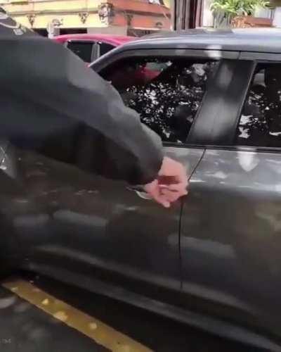 least disrespectful westoid in bali 🤮🤮