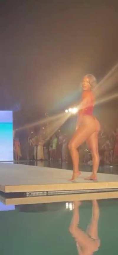 SI swimsuit livestream