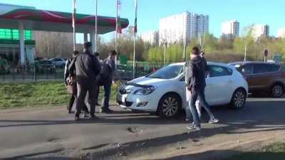 These people in russia are putting stickers on cars that drive on the sidewalk to avoid traffick.. The sticker says: 