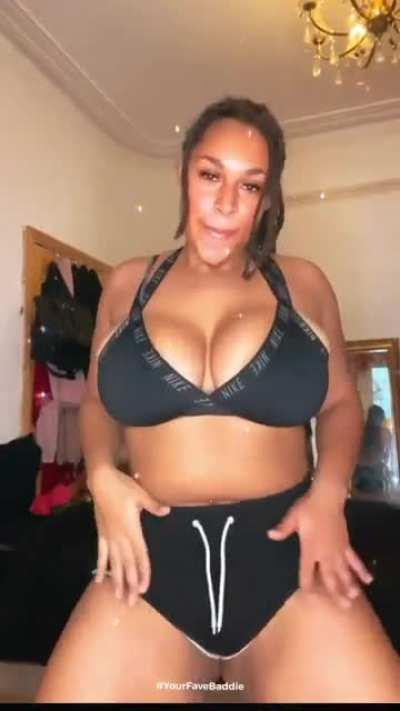 Amazing body 😍 (@_naomimt)