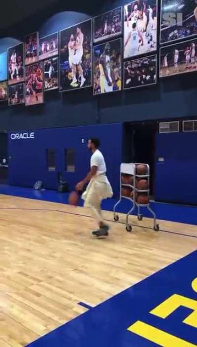 Steph Curry hits 5 full court shots in a row