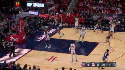 [Highlight] Alperen Sengun fools four Piston players before passing a no look overhead dime to KJ Martin