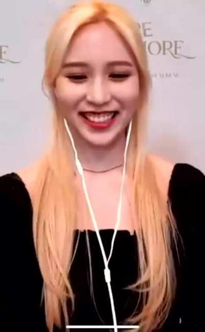 200621 - Embarrassed Mina pretty cute