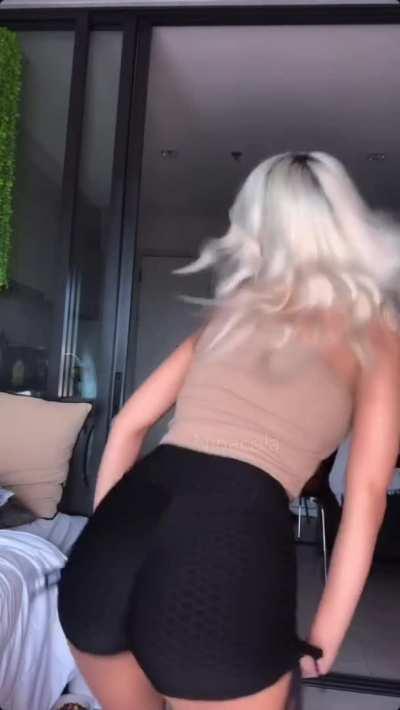 Does anyone miss my boobs bounce? 😳