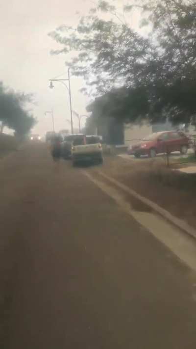 Incendios en La Calera, Cordoba, la gente del barrio La Cuesta a pesar del pedido oficial regresa a sus casas a rescatar a sus mascotas.