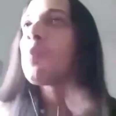 Arthur no gasparzinho lanches fazendo seu pedido no puro rock in roll