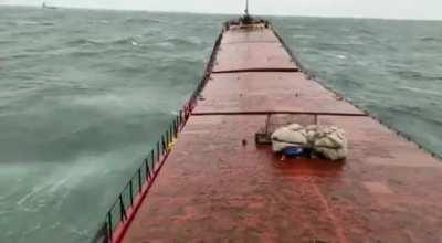 Ship breaking under the pressure of the tides