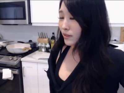 Hyoon's latest cooking stream