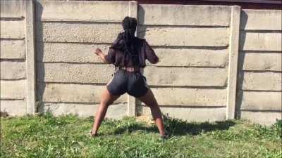 @BlackLunatic teaching how to twerk!