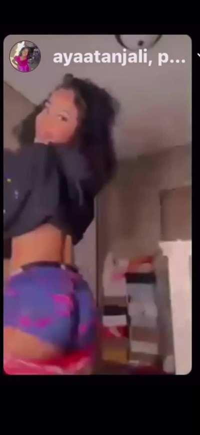 Aya tanjali twerking
