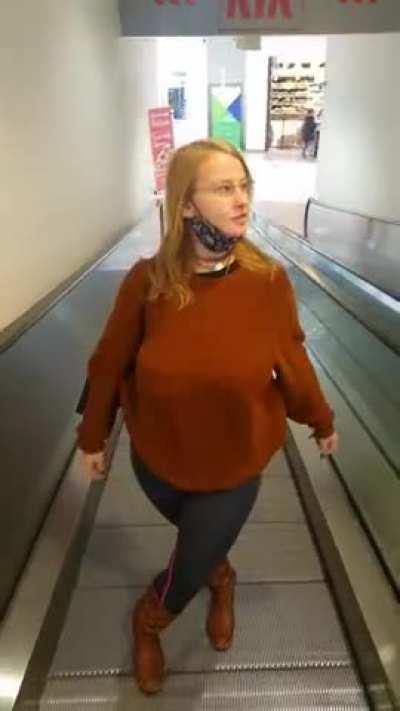 Boobs Flashing at the Shoping Mall (Cukierkowa Zgrywuska)