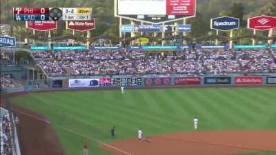 [Highlight] Rhys Hoskins goes deep off Clayton Kershaw to open scoring. His 13th of the year