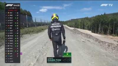 Hamilton walking down on the boulevard of broken dreams