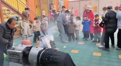 Chinese popcorn machine explodes after malfunction