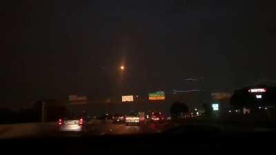 olha o raio na direita!!