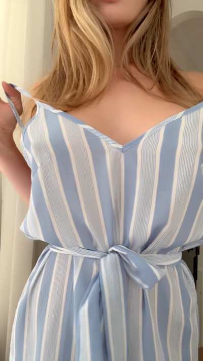 Oops it got caught on it for a sec 😈❤️ I’m missing my Reddit boys, come say hi? New link in bio + OF discounted today 💋💋💋