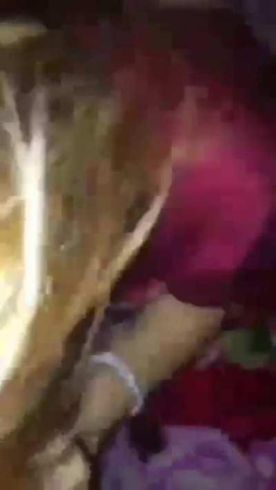 Nicole Stefanie mamando quando ainda era loirinha