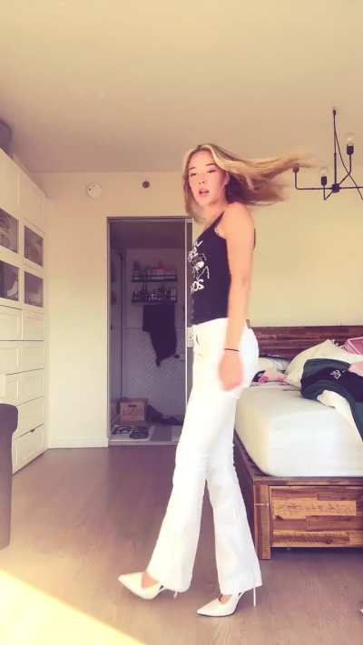 Olivia Ponton looking hot