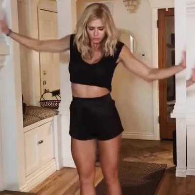 Damn ... for these situations I love this woman 😍 She was always my favorite girl in the WWE, now older, still beautiful and with unparalleled charisma. Torrie, Blonde Goddess! 🤩