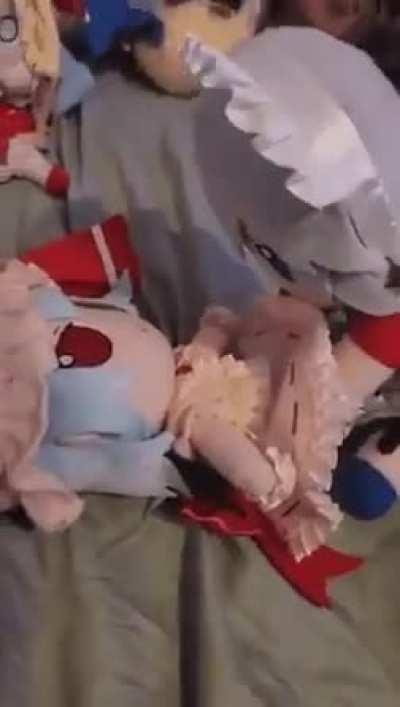 WHAT IS MISTROOS AND SKUSKUY DOING (warning extreme lesbian sex ahead)