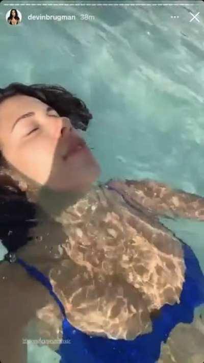 Beach in blue bikini 🔵🔵