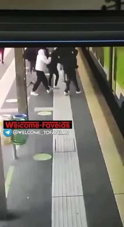 15 years old boy pushed under a train and survived