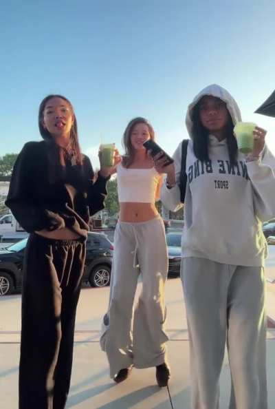 Lily chee slow bounce 👀🤍