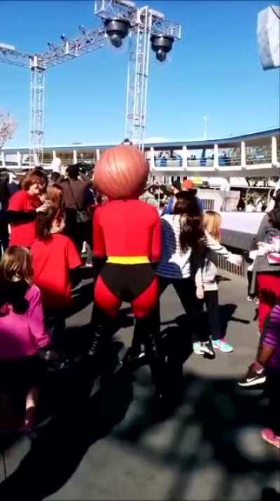 Ms Incredible knows how to shake it well caw caw
